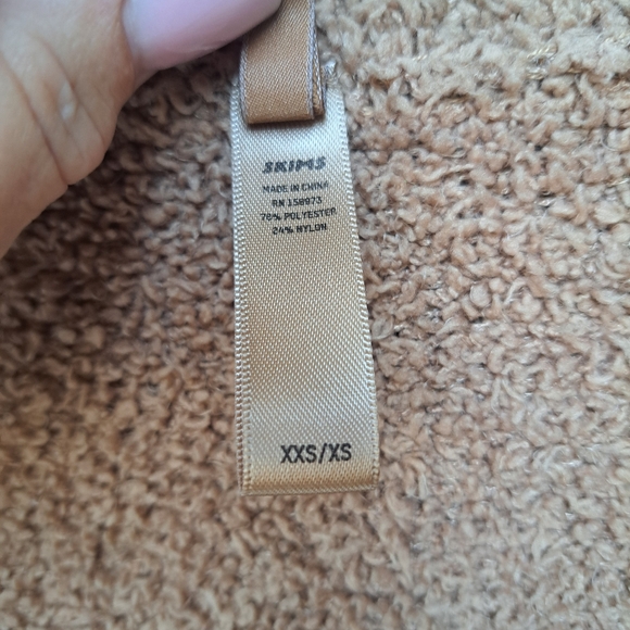 SKIMS fuzzy sweater🤎 - Picture 4 of 5